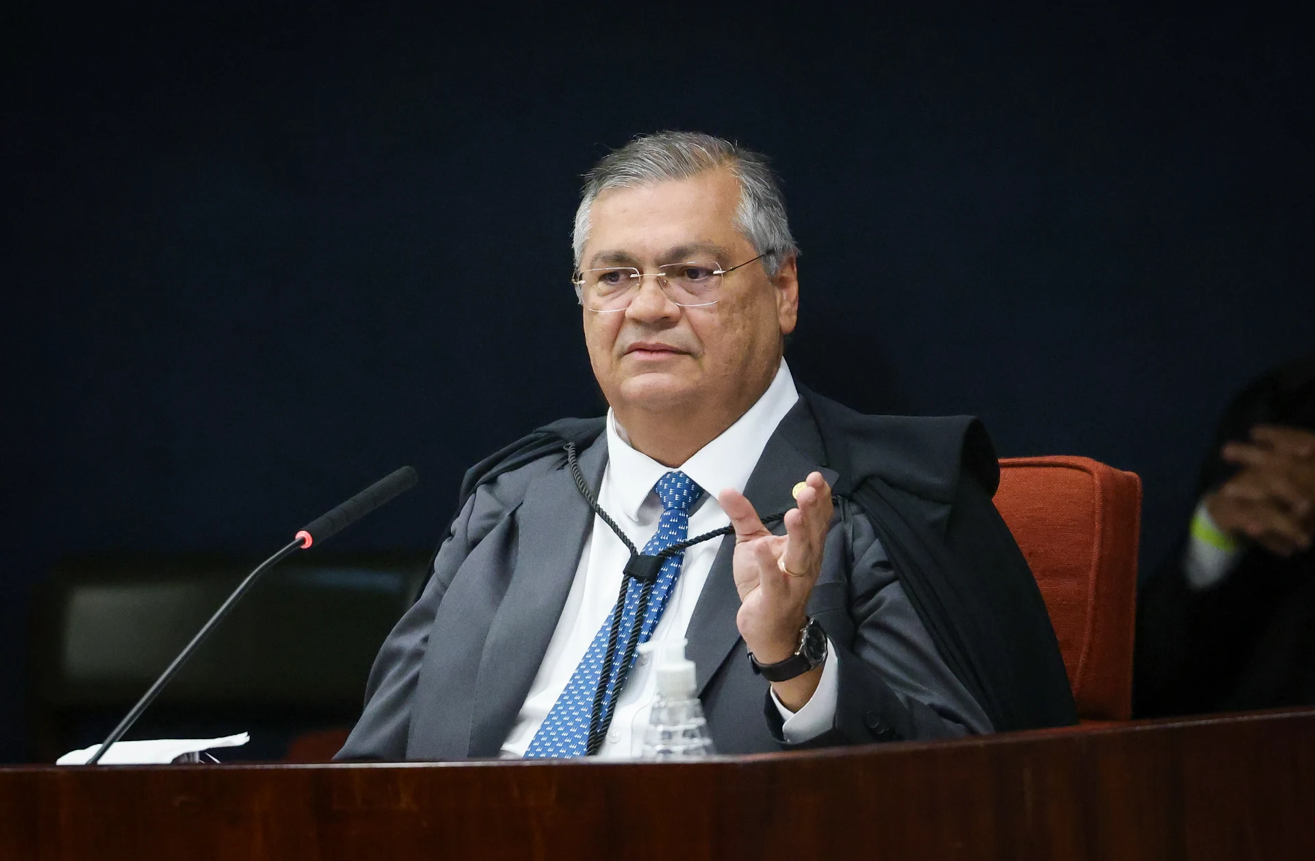 Dino suspende decisão de Mendonça e reintegra cúpula da Polícia Federal